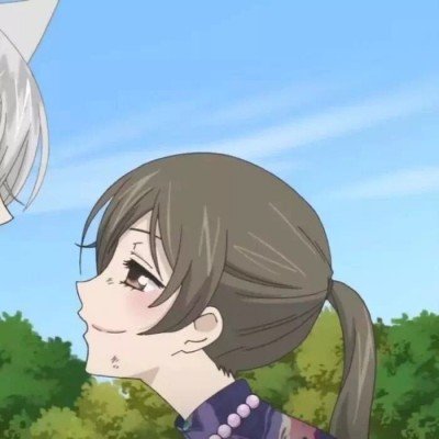 大爷大妈泳池内搓澡